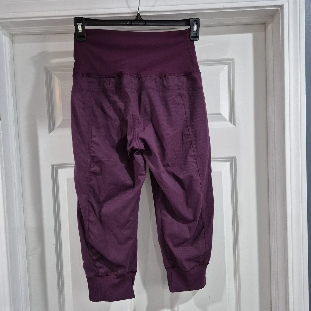Lululemon In Flux Crop Womens 6 Maroon Dance Pants Capri Soft Waistband